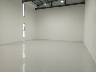 Foto 4 de Bodega de alquiler en el Parque de Negocios Nexus, Autopista Narcisa de Jesús.