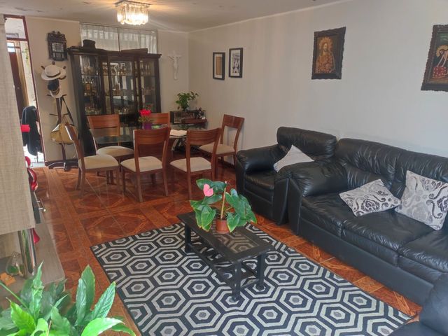 ACOGEDORA CASA COMO TERRENO EN VENTA