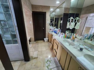 Foto 19 de Lomas de Urdesa, Venta de Excelente Departamento 5 dormitorios amoblado con Vista a la ciudad y areas sociales