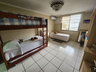 Foto 22 de Lomas de Urdesa, Venta de Excelente Departamento 5 dormitorios amoblado con Vista a la ciudad y areas sociales