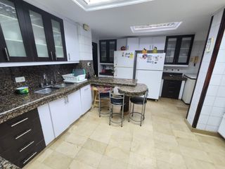 Foto 10 de Lomas de Urdesa, Venta de Excelente Departamento 5 dormitorios amoblado con Vista a la ciudad y areas sociales