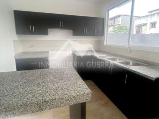 Foto 2 de SE VENDE CASA - URBANIZACIÓN 