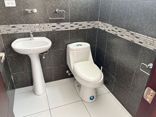Foto 5 de En venta oficina casa comercial Independiente sector El Inca