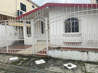 Casa en venta de una sola planta - Alborada 10ma etapa - Norte de Guayaquil