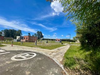 Lote esquinero en Jardines del Carmen