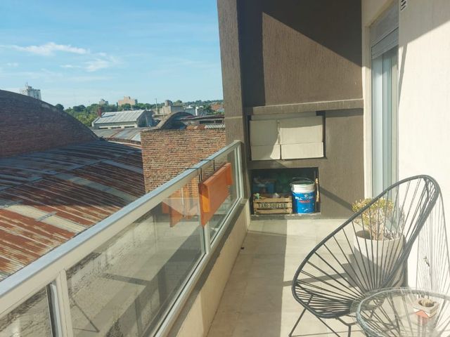 SE VENDE!!! DEPTO BALCÓN CON PARRILLA!!!