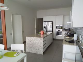 HERMOSA CASA EN VENTA - CASUARINAS - 1,140 M2 - $1'800,000