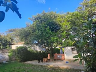 Quinta de 5900 m2 en Guayllabamba, con Piscina, BBQ y Casa de 2 Pisos.