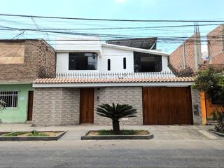 Vive Frente al Parque: Casa en venta de 5 habitaciones en Las Flores, San Juan de Lurigancho