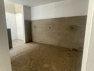 Venta de Casa de 2 Pisos Sin Acabados en El Callao