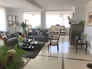 Foto 3 de Lujoso Penthouse en venta 345m2C a pocas cuadras del centro de Cuenca