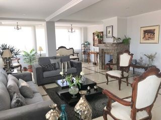 Foto 1 de Lujoso Penthouse en venta 345m2C a pocas cuadras del centro de Cuenca