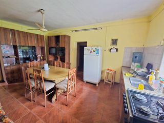 Foto 10 de Vivienda con amplio terreno mensurable en Romang