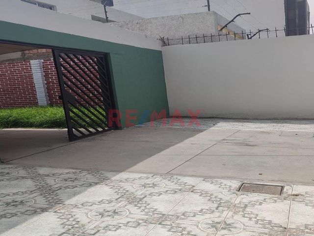Amplia Casa Cerca Al Hospital Honorio Delgado
