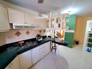 Foto 8 de Casa amoblada en venta con piscina, sector Barbasquillo cerca a la Quadra Manta