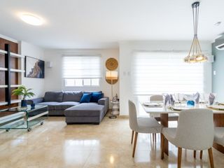 Foto 9 de Venta de Casa de Lujo con Terreno amplio en Urbanización Casa Laguna