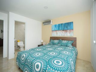 Foto 22 de Venta de Casa de Lujo con Terreno amplio en Urbanización Casa Laguna