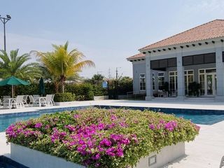 Foto 37 de Venta de Casa de Lujo con Terreno amplio en Urbanización Casa Laguna