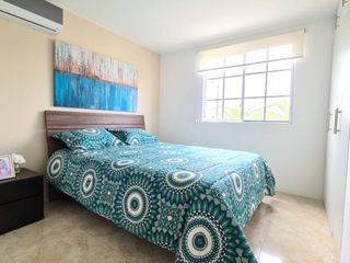Foto 23 de Venta de Casa de Lujo con Terreno amplio en Urbanización Casa Laguna