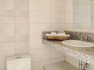 Foto 7 de Venta de Casa de Lujo con Terreno amplio en Urbanización Casa Laguna