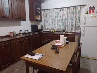 Foto 5 de Villa Udaondo - Venta - Amplio Lote c/ 2 departamentos