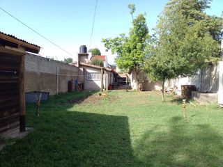 Foto 2 de Villa Udaondo - Venta - Amplio Lote c/ 2 departamentos
