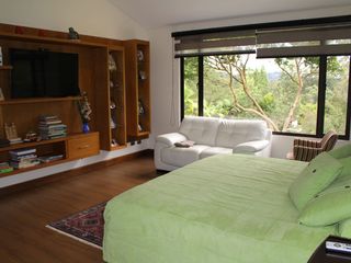 Foto 20 de One Level Home With Traditional and Modern Touches in Residential Community