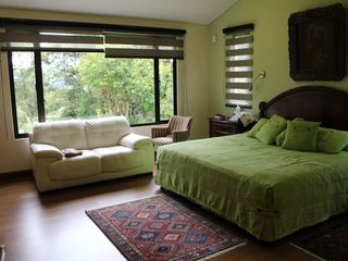 Foto 19 de One Level Home With Traditional and Modern Touches in Residential Community