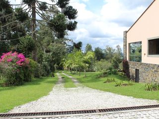 Foto 2 de One Level Home With Traditional and Modern Touches in Residential Community