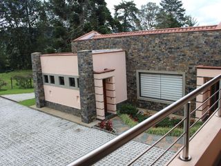 Foto 11 de One Level Home With Traditional and Modern Touches in Residential Community