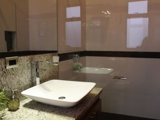 Foto 16 de One Level Home With Traditional and Modern Touches in Residential Community