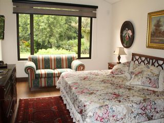 Foto 18 de One Level Home With Traditional and Modern Touches in Residential Community