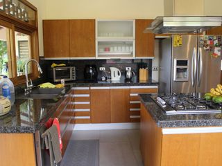 Foto 12 de One Level Home With Traditional and Modern Touches in Residential Community