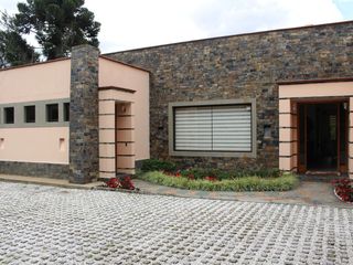 Foto 7 de One Level Home With Traditional and Modern Touches in Residential Community
