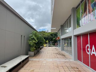 Foto 1 de Local comercial en renta - Fundadores