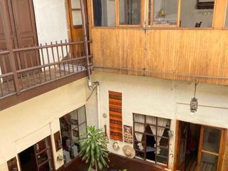 Amplia casa en venta rentera y comercial, en el cetro de Cuenca