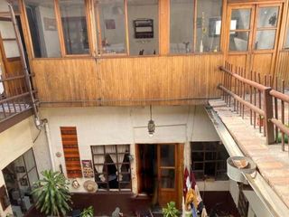Amplia casa en venta rentera y comercial, en el cetro de Cuenca