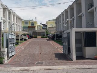 Foto 1 de VENTA CASA EN MIRASIERRA, BAJO DE PRECIO VALLE DE LOS CHILLOS CERCA A CC. SAN LUIS, ESPE