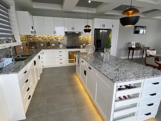 Foto 1 de Casa de Venta en Vía San Mateo, Manta, Ecuador