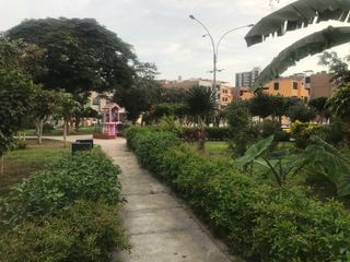 Terreno En Venta Con Excelente Ubicacion, Frente A Parque En Zona Residencial, Los Olivos