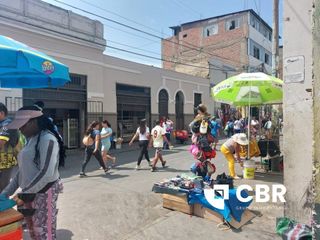 Foto 10 de VENTA LOCAL Y/O TERRENO EN CERCADO DE LIMA