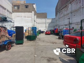 Foto 1 de VENTA LOCAL Y/O TERRENO EN CERCADO DE LIMA