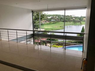 Casa de lujo en venta en Club lagos de caujaral. Vista al lago y campos de golf. Barranquilla