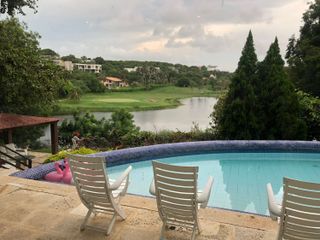 Casa de lujo en venta en Club lagos de caujaral. Vista al lago y campos de golf. Barranquilla