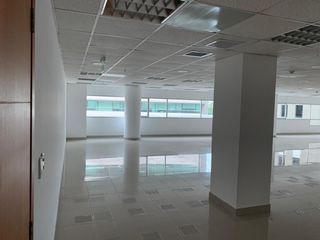Empresarial Colon, Excelente Oficina Comercial 236 m² en renta