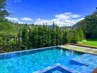 ESPECTACULAR CASA DE VENTA EN NAYÓN CUMBAYÁ!! VISTA!! PISCINA!!