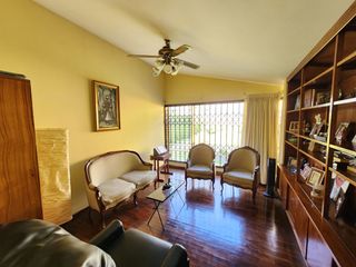 Foto 9 de Venta Casa de Amplio Jardín, Cerca a Parque. Rinconada del Lago