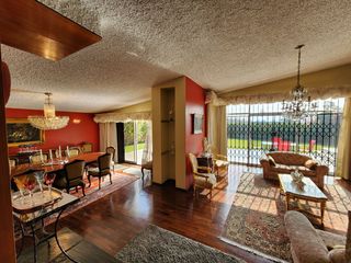 Foto 5 de Venta Casa de Amplio Jardín, Cerca a Parque. Rinconada del Lago