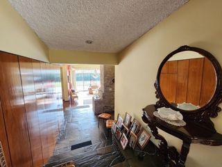 Foto 2 de Venta Casa de Amplio Jardín, Cerca a Parque. Rinconada del Lago