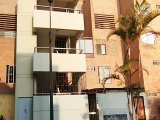 Se alquila, exclusivo  departamento con balcón en las Torres de San Borja.